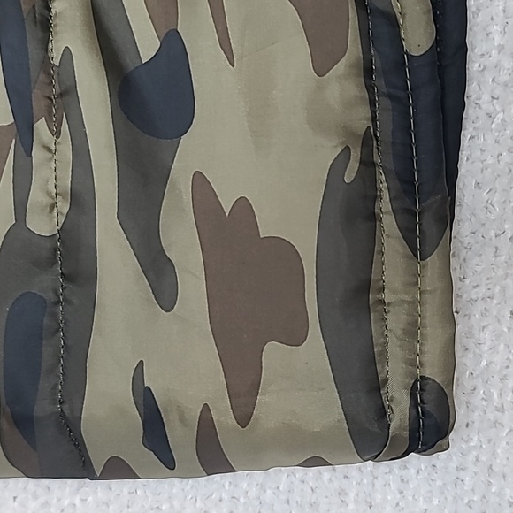 Revolution Kids Lightweight Camo Puffer Vest Jacket in Green/Gray/Black - Picture 10 of 17